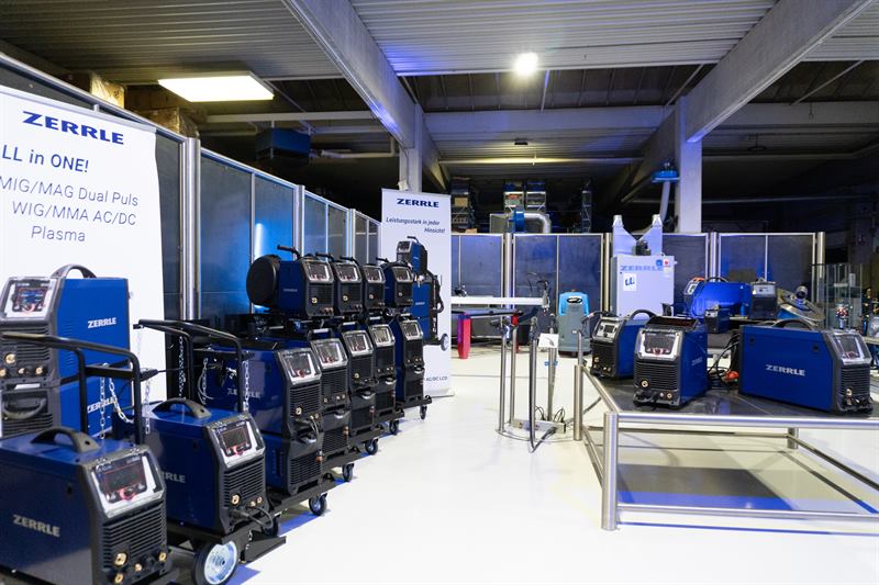 Showroom mit Schweißgeräten für Vorführung und Beratung bei Zerrle in Augsburg